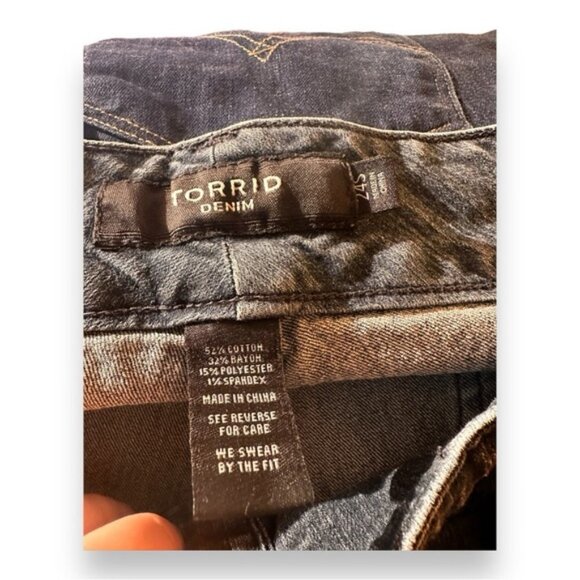 Women’s torrid 24 S Short Skinny Super Stretch High Rise Jegging Darkest Wash - Picture 10 of 12